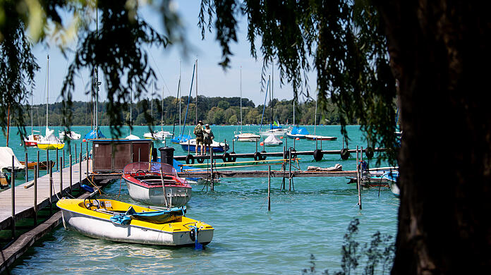Am Wörthsee gilt nun ein temporäres Alkoholverbot. (Symbolbild)