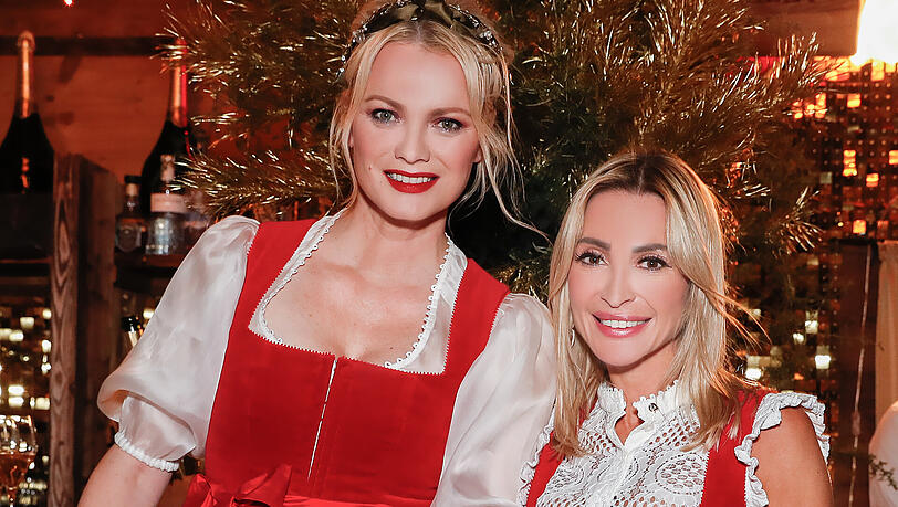 Franziska Knuppe und Gastgeberin Kinga Mathe freuten sich über eine hohe Spendensumme.
