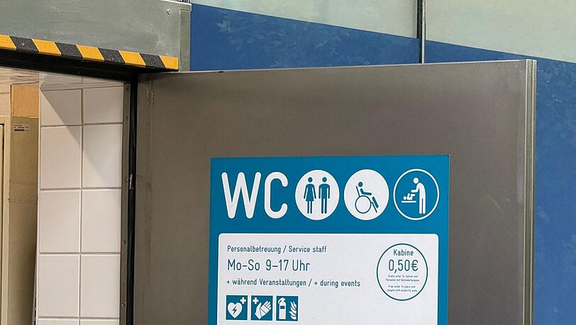 Pissoirs umsonst, Kabinen in Toiletten kosten 50 Cent - das findet eine junge Frau in Wien ungerecht. Pissoirs umsonst, Kabinen in Toiletten kosten 50 Cent - das findet eine junge Frau in Wien ungerecht.