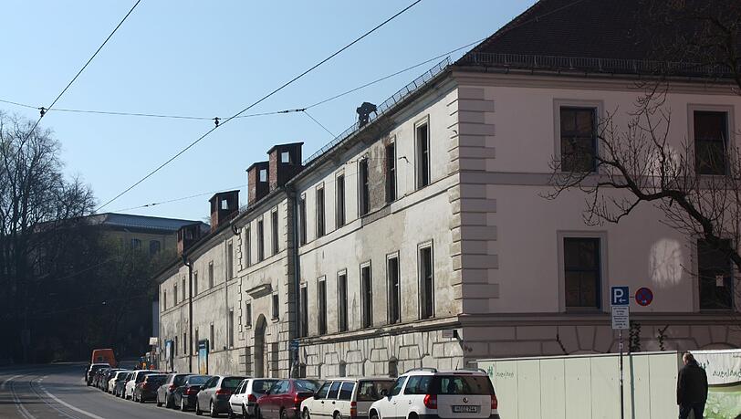 Das alte Zacherlbräu an der Ohlmüllerstraße in der Au wird teilweise abgerissen. Hier soll die neue Verwaltung von Paulaner in zwei Jahren einziehen. Die Bilder. Das alte Zacherlbräu an der Ohlmüllerstraße in der Au wird teilweise abgerissen. Hier soll die neue Verwaltung von Paulaner in zwei Jahren einziehen. Die Bilder.
