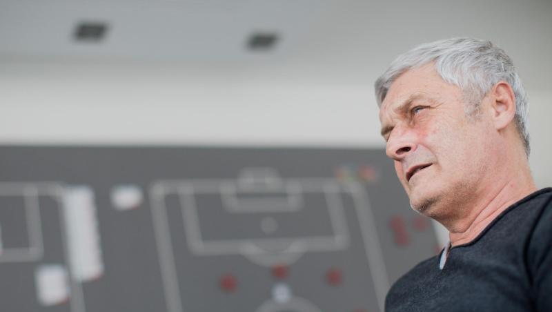 Schaut dem Zweitliga-Topspiel optimistisch entgegen: Armin Veh. Schaut dem Zweitliga-Topspiel optimistisch entgegen: Armin Veh.