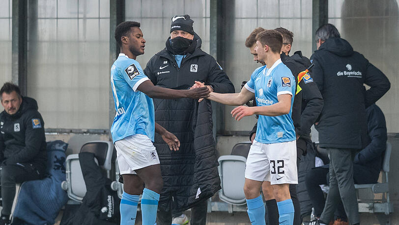 Maxim Gresler (r.) durfte gegen den FC Bayern II Derby-Luft schnuppern.