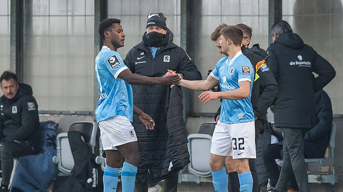 Maxim Gresler (r.) durfte gegen den FC Bayern II Derby-Luft schnuppern.