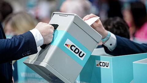 Die Delegierten stimmten &uuml;ber viele Antr&auml;ge ab - unter anderem zum Social-Media-Verbot bis 14.