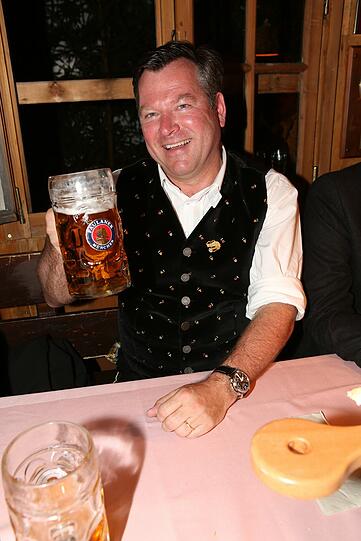 Wiesn-Chef Josef Schmid im Käferzelt.