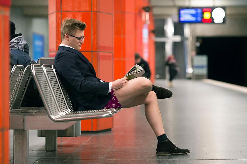 Auch in München traf man Fahrgäste unten ohne.
