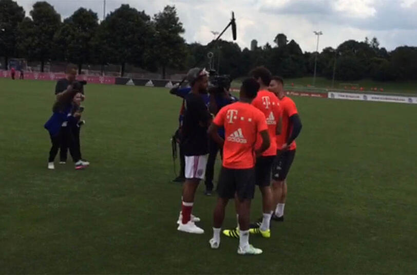 NFL-Star Odell Beckham im Gespräch mit den Bayern-Stars.