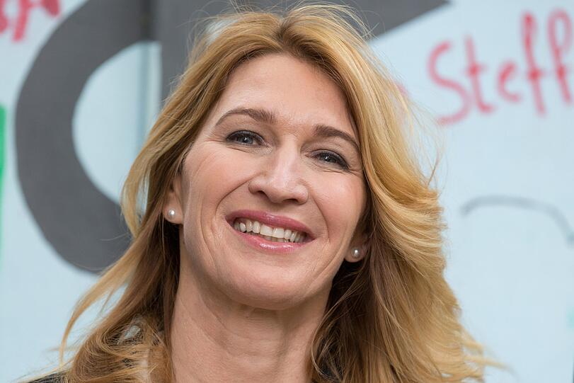 Zwei Jahre später heiratete Graf den Tennisspieler André Agassi, mit dem sie zwei Kinder hat: Jaden Gil (*2001) und Jaz Elle (*2003). Die Familie lebt in Las Vegas, abseits von Auftritten für ihre Stiftung "Children for Tomorrow" und Werbepartner schirmt die 49-Jährige sich und ihre Familie sorgsam vor der Öffentlichkeit ab.