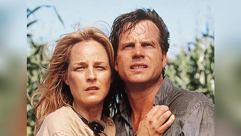 Helen Hunt und Bill Paxton 1996 in "Twister" - das Sequel kommt 2024 in die Kinos.