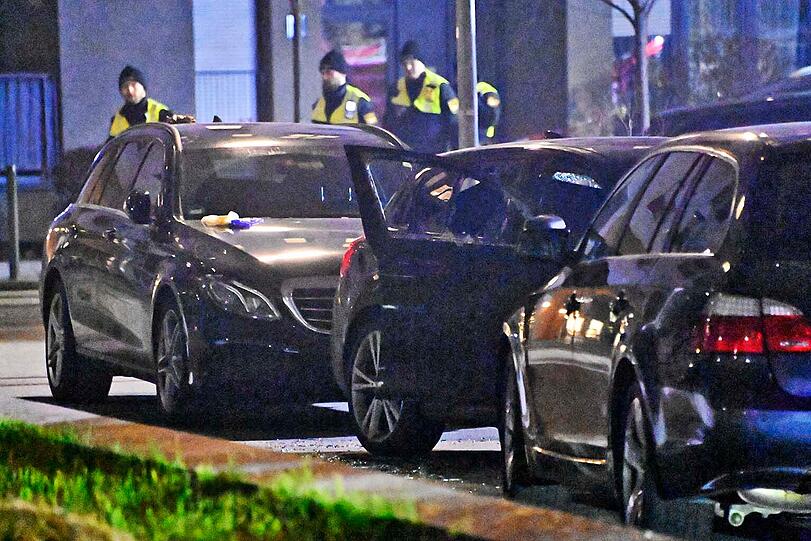 Constanze-Hallgarten-Straße in Obersendling: Bei einer Festnahme haben Beamte nach Polizeiangaben einen Verdächtigen angeschossen.