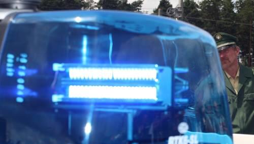 Polizei-Einsatz wegen Sprengstoff-Selbstlaborat. Polizei-Einsatz wegen Sprengstoff-Selbstlaborat.