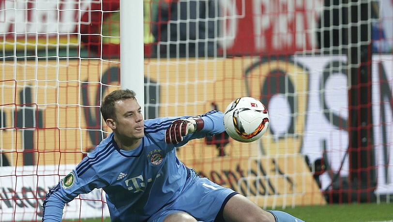 MANUEL NEUER: NOTE 3.
Bisschen leichtfertig bei seinem Chip zurück nach Rückpass von Alaba
(30.). Ansonsten nur von Alaba überrascht bei dessen Bogenlampe ins
eigene Netz – zurückgepfiffen. MANUEL NEUER: NOTE 3.
Bisschen leichtfertig bei seinem Chip zurück nach Rückpass von Alaba
(30.). Ansonsten nur von Alaba überrascht bei dessen Bogenlampe ins
eigene Netz – zurückgepfiffen.