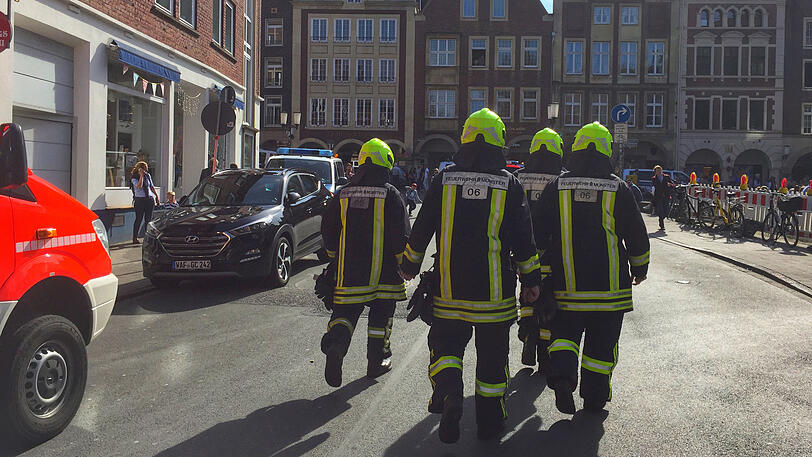 Ein Lkw ist in der Innenstadt von Münster in eine Menschenmenge gefahren. Die Bilder vom Einsatz der Polizei- und Rettungskräfte.