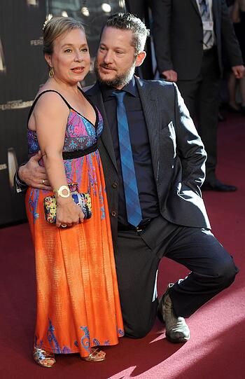 Die Schauspielerinen Christine Urspruch (l) und ihr Mann Tobias Materna.