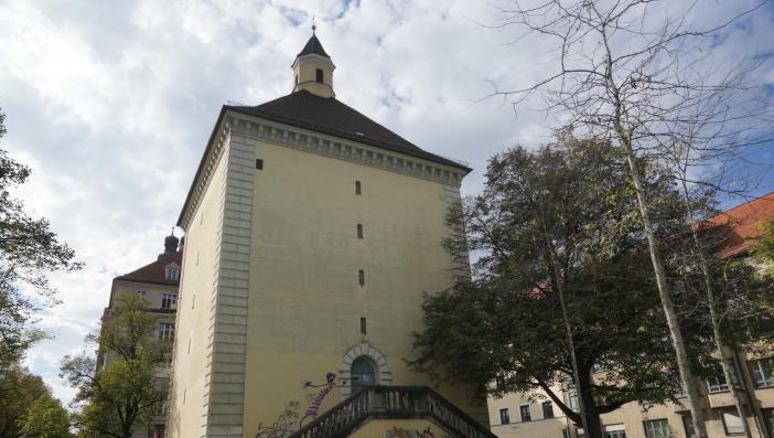 Für die Nutzung des leerstehenden Hochbunkers an der Blumenstraße gibt es gleich zwei Ideen. Foto: Daniel von Loeper Für die Nutzung des leerstehenden Hochbunkers an der Blumenstraße gibt es gleich zwei Ideen. Foto: Daniel von Loeper
