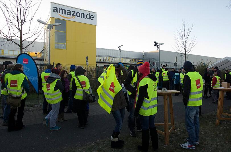 Ausstand am Standort Leipzig: Rund 400 Beschäftigte von Amazon haben dort am Montag die Arbeit niedergelegt.