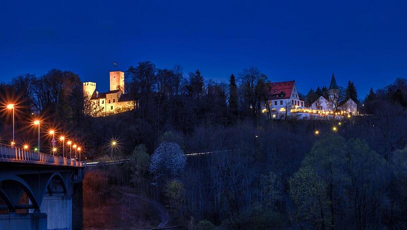 Ganz klar einen Ausflug wert: Die mittelalterliche Burg Grünwald hoch über dem Isartal. Ganz klar einen Ausflug wert: Die mittelalterliche Burg Grünwald hoch über dem Isartal.