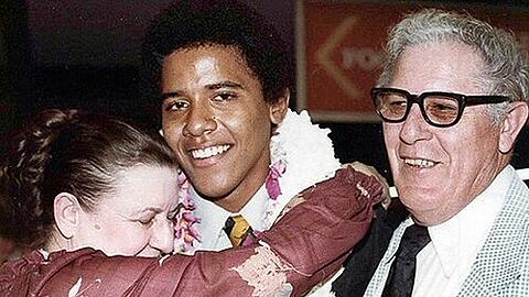 Obama mit seinen Großeltern Madelyn und Stanley Dunham im Jahr 1979. Nun trauert er um seine Oma.