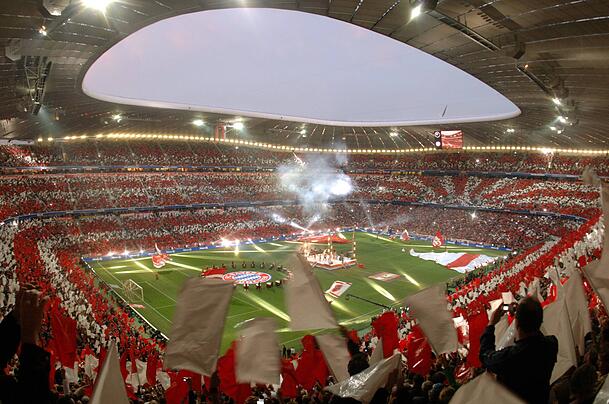 Die erste Choreographie der Bayern-Fans in der Allianz Arena. Die erste Choreographie der Bayern-Fans in der Allianz Arena.