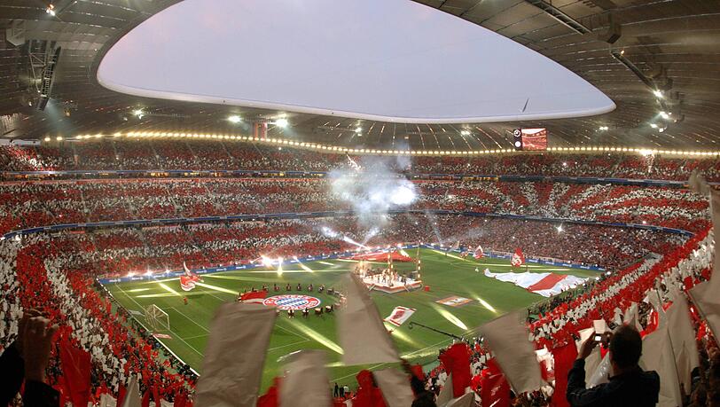 Die erste Choreographie der Bayern-Fans in der Allianz Arena. Die erste Choreographie der Bayern-Fans in der Allianz Arena.