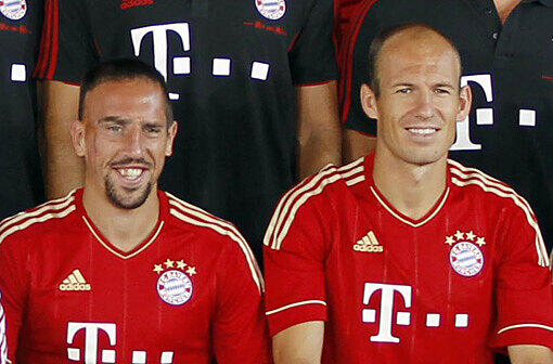 Das neue Team-Foto des FC Bayern: Wer lächelt am schönsten? Entscheiden Sie selbst - die Bilder