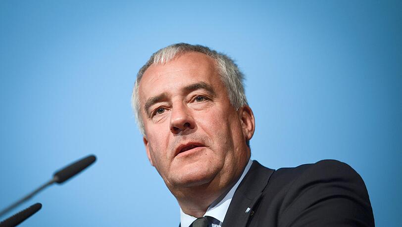 Bayerns Kultusminister Ludwig Spaenle verteidigt die Entscheiung in der Konzertsaal-Debatte. Bayerns Kultusminister Ludwig Spaenle verteidigt die Entscheiung in der Konzertsaal-Debatte.