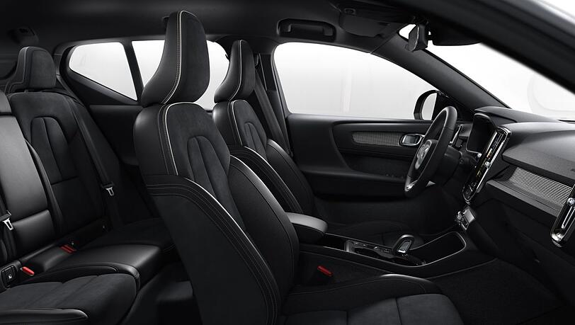Der Innenraum des Volvo XC40 Recharge bietet Komfort auf gehobenem Niveau. Der Innenraum des Volvo XC40 Recharge bietet Komfort auf gehobenem Niveau.