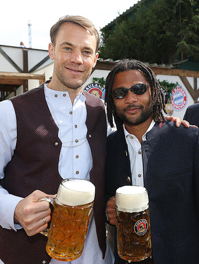 Manuel Neuer und Serge Gnabry sind auf der Wiesn schon alte Hasen. Manuel Neuer und Serge Gnabry sind auf der Wiesn schon alte Hasen.