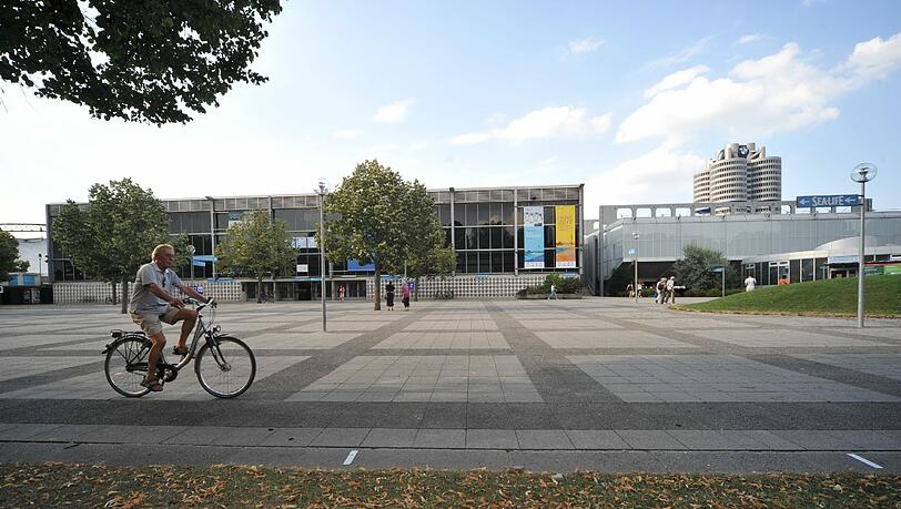 Hier soll die neue Halle entstehen - anstelle der Olympia-Eishalle. Hier soll die neue Halle entstehen - anstelle der Olympia-Eishalle.