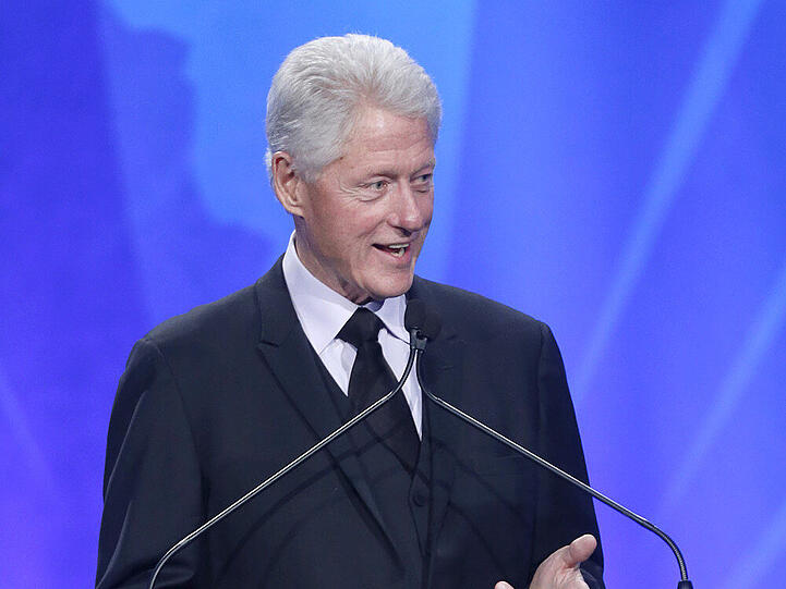 Clinton spricht bei den GLAAD Media Awards