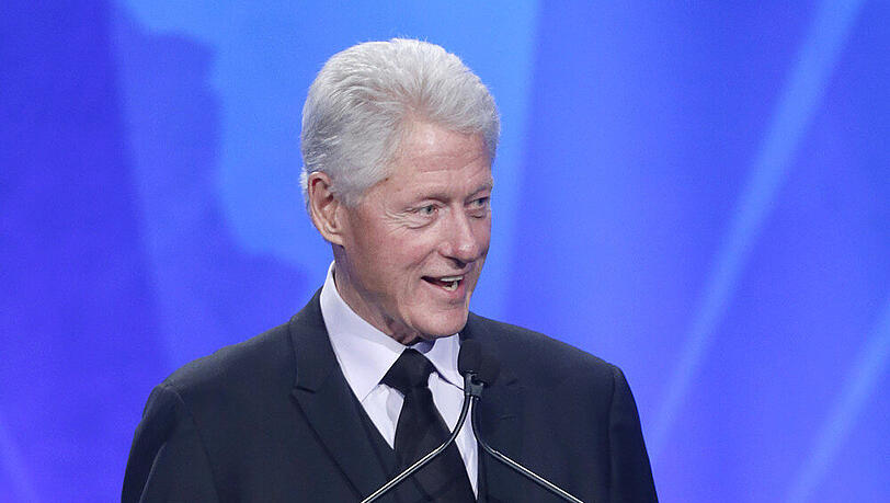 Clinton spricht bei den GLAAD Media Awards Clinton spricht bei den GLAAD Media Awards