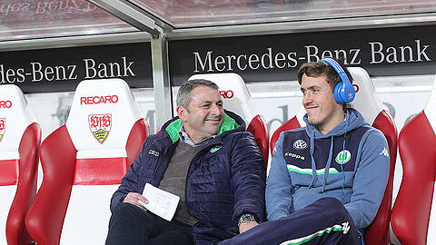 Max Kruse (r.) muss eine fünfstellige Geldstrafe zahlen, weil er 75.000 Euro in einem Taxi vergessen hat.