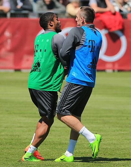 Douglas Costa bekam auch was auf die Socken.