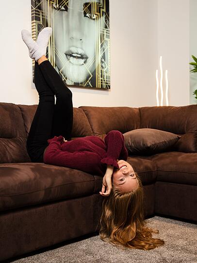 Laura wusste das Höffner-Wohnzimmer optimal zu nutzen.