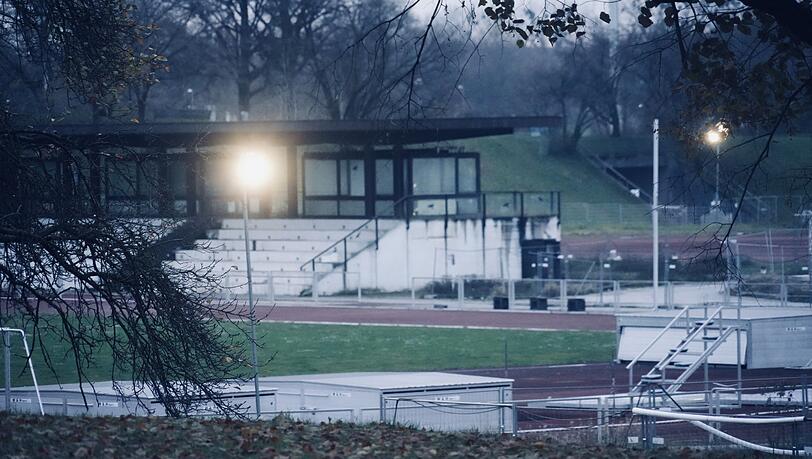 Auf der Sportanlage der TUM brennt immer Licht. Auf der Sportanlage der TUM brennt immer Licht.