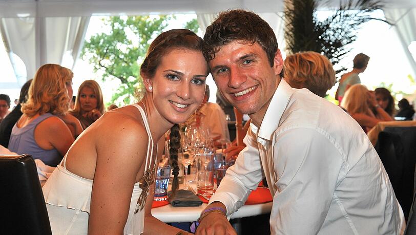 Thomas Müller und seine Frau Lisa sind seit 2009 verheiratet. Thomas Müller und seine Frau Lisa sind seit 2009 verheiratet.
