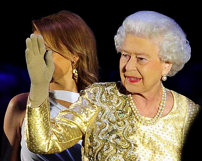 Queen Elizabeth II. wird am 21. April 92 Jahre alt und ist bekannt für ihren bunten Look.