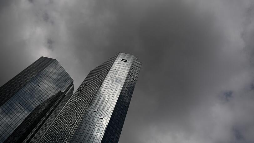 Die Zentrale der Deutschen Bank wurde am Donnerstag von der Polizei durchsucht. Die Zentrale der Deutschen Bank wurde am Donnerstag von der Polizei durchsucht.