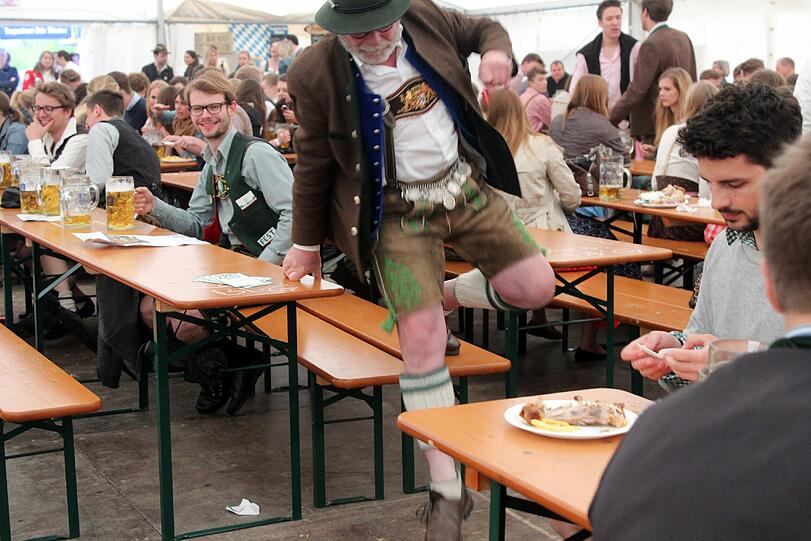 Selten ist eine Veranstaltung in Harlaching so umstritten gewesen wie das diesjährige Burschenfest. Die AZ hat sich selber ein Bild gemacht.