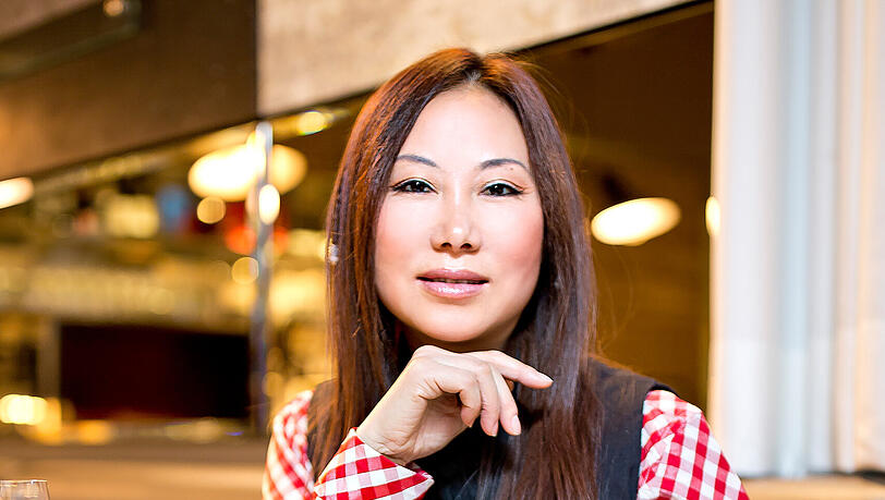 Hongmei "Ivy" Zhang liebt Dim Sum. Hongmei "Ivy" Zhang liebt Dim Sum.