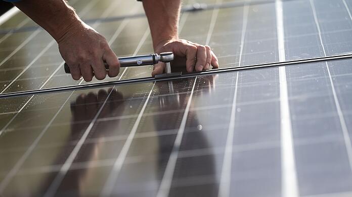 Robert Habeck hat den Wiederaufbau der Solarindustrie als Ziel ausgegeben.