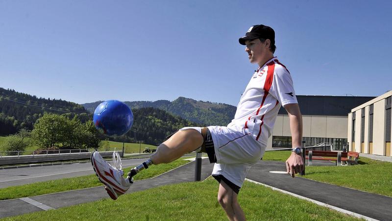 Aufgeben gibt es nicht: Matthias Lanzinger, dem nach einem Horrorunfall beim Super-G das Bein amputiert wurde. Aufgeben gibt es nicht: Matthias Lanzinger, dem nach einem Horrorunfall beim Super-G das Bein amputiert wurde.