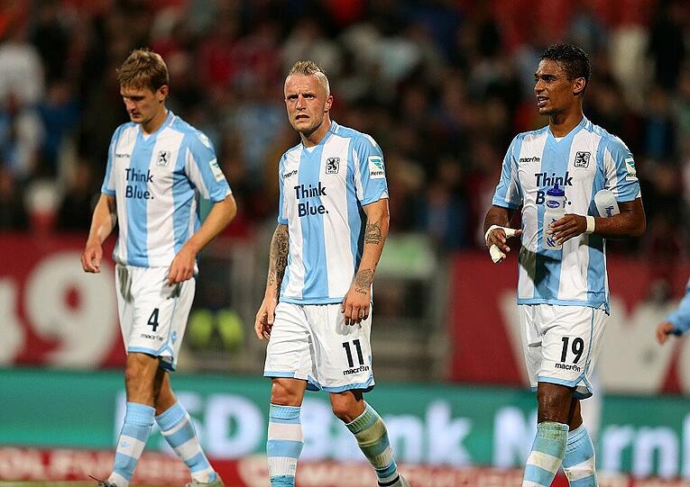 Gut gespielt und trotzdem enttäuscht vom Feld geschlichen: (v.l.) Kai Bülow, Daniel Adlung und Rubin Okotie nach dem 2:2 in Nürnberg.