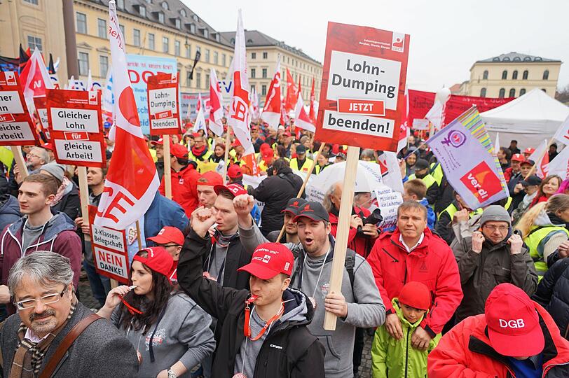 Bilder von der DGB-Kundgebung am Odeonsplatz.