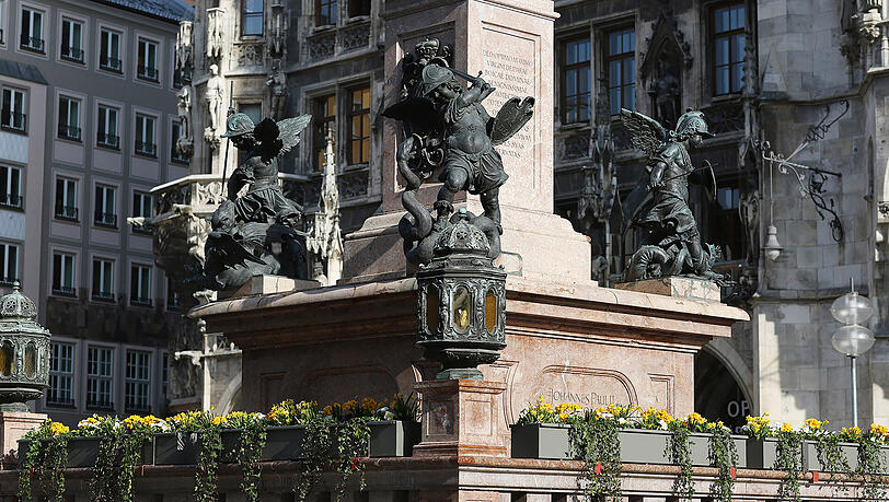 Die Mariensäule ist wieder ganz.