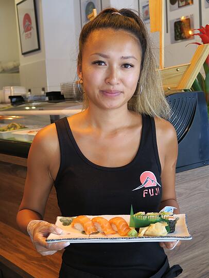 Neu-Gastronomin My Hua, die optisch und kulinarisch ansprechende Sushi-Menüs serviert.