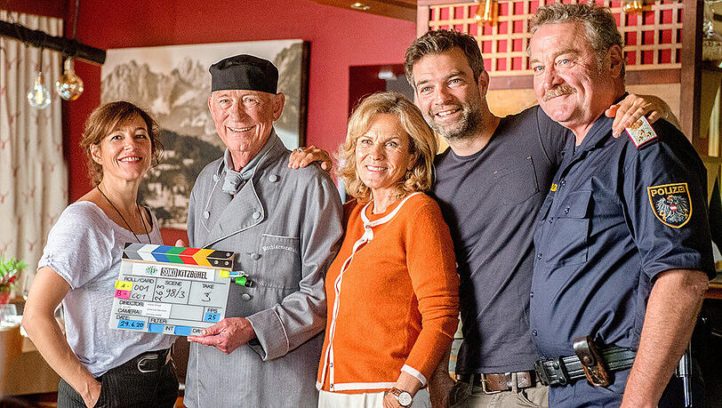 "SOKO Kitzbühel" (Drehstartfoto, v.l.): die Schauspieler Julia Cencig, Heinz Marecek, Andrea L'Arronge, Jakob Seeböck und Ferry Öllinger "SOKO Kitzbühel" (Drehstartfoto, v.l.): die Schauspieler Julia Cencig, Heinz Marecek, Andrea L'Arronge, Jakob Seeböck und Ferry Öllinger