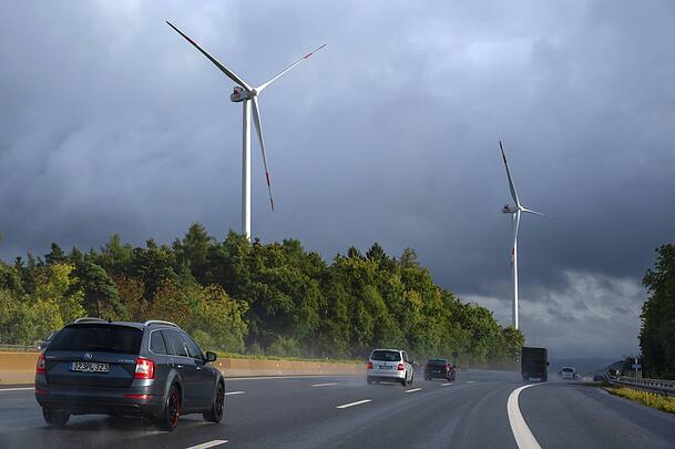 Auch im Bayerischen Wald (hier an der Bundesautobahn A9) sollen in den n&auml;chsten vier Jahren insgesamt 250 Windr&auml;der entstehen.