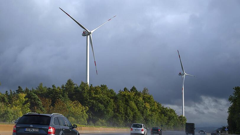 Auch im Bayerischen Wald (hier an der Bundesautobahn A9) sollen in den n&auml;chsten vier Jahren insgesamt 250 Windr&auml;der entstehen.