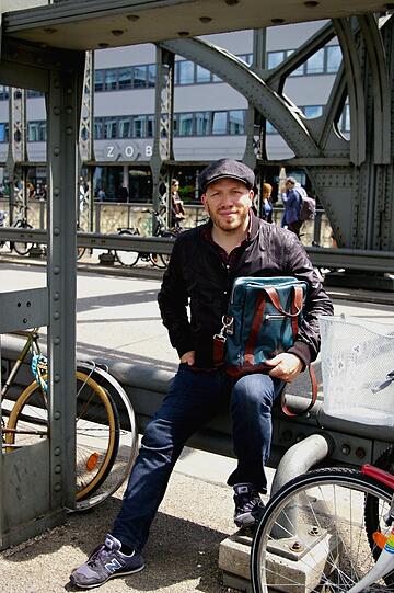 &bdquo;Was aus München kommt, hat Qualität&ldquo;, betont Kurzzug-Gründer Jörg Schleburg. Seine Produkte aus dem petrolfarbenen Kunstleder der alten Münchner U-Bahn-Wagen kosten aber auch dementsprechend.